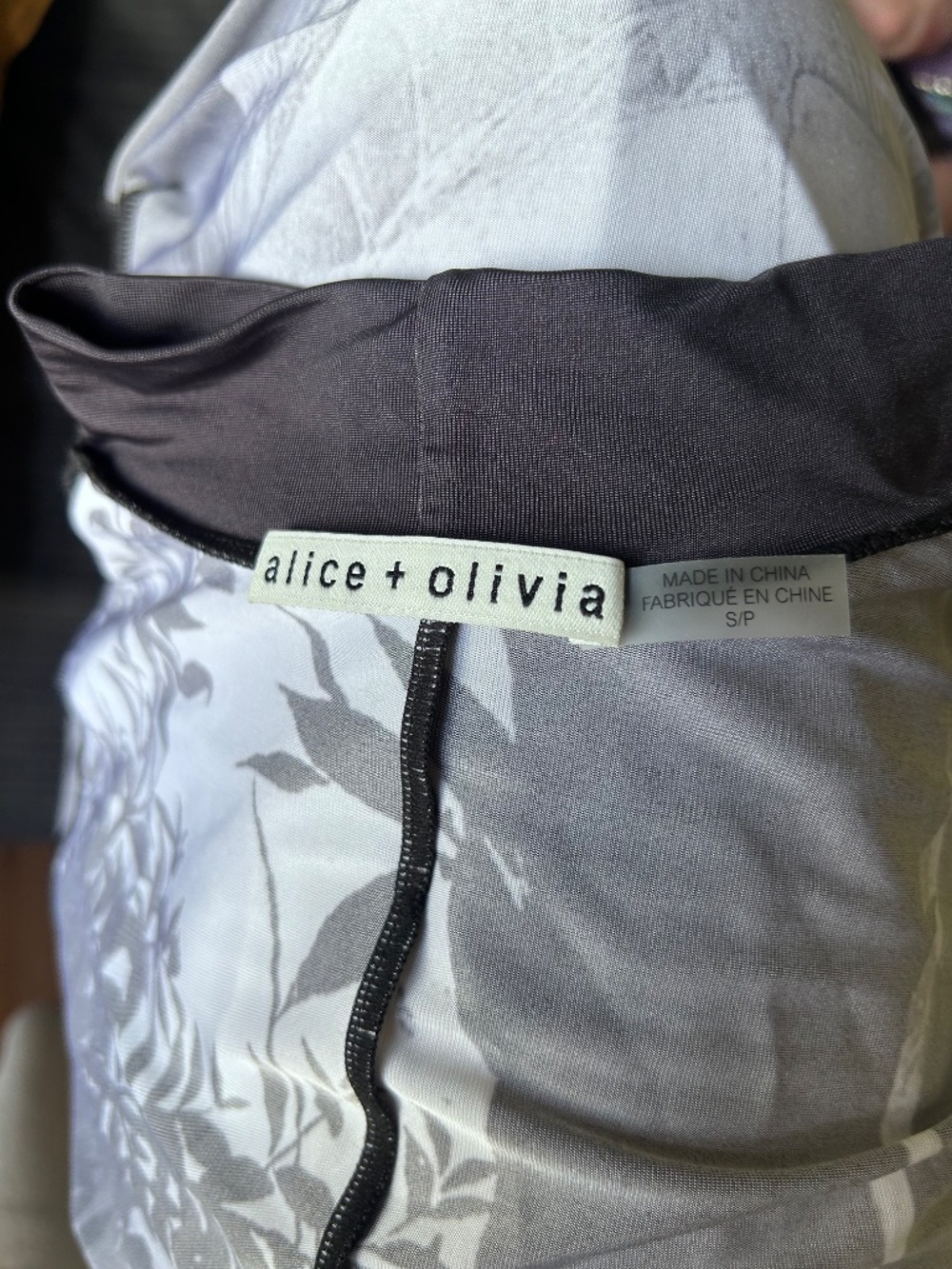 Alice + Olivia Delaina Renaissance Fresco Top size S - Picture 11 of 14